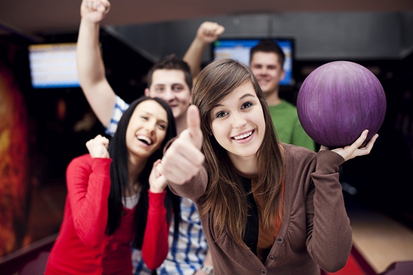 people bowling